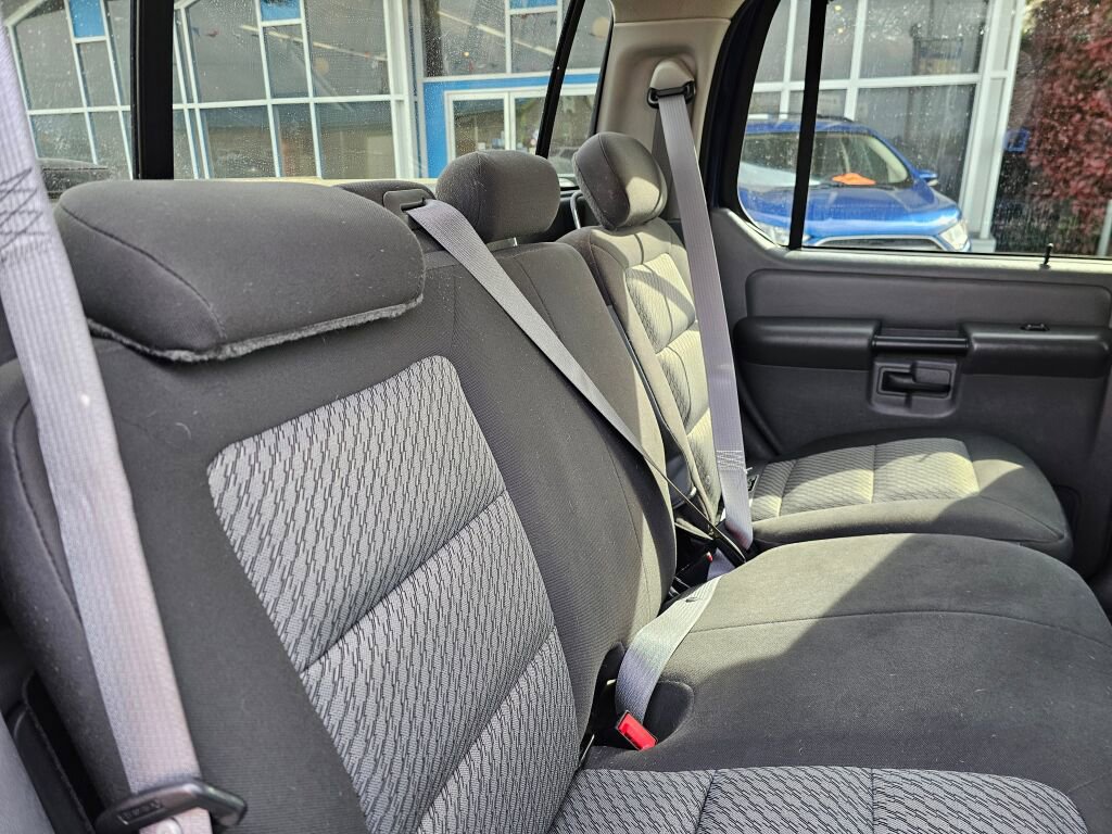 Used 2004 Ford Explorer Sport Trac XLS AWD/4WD image 16
