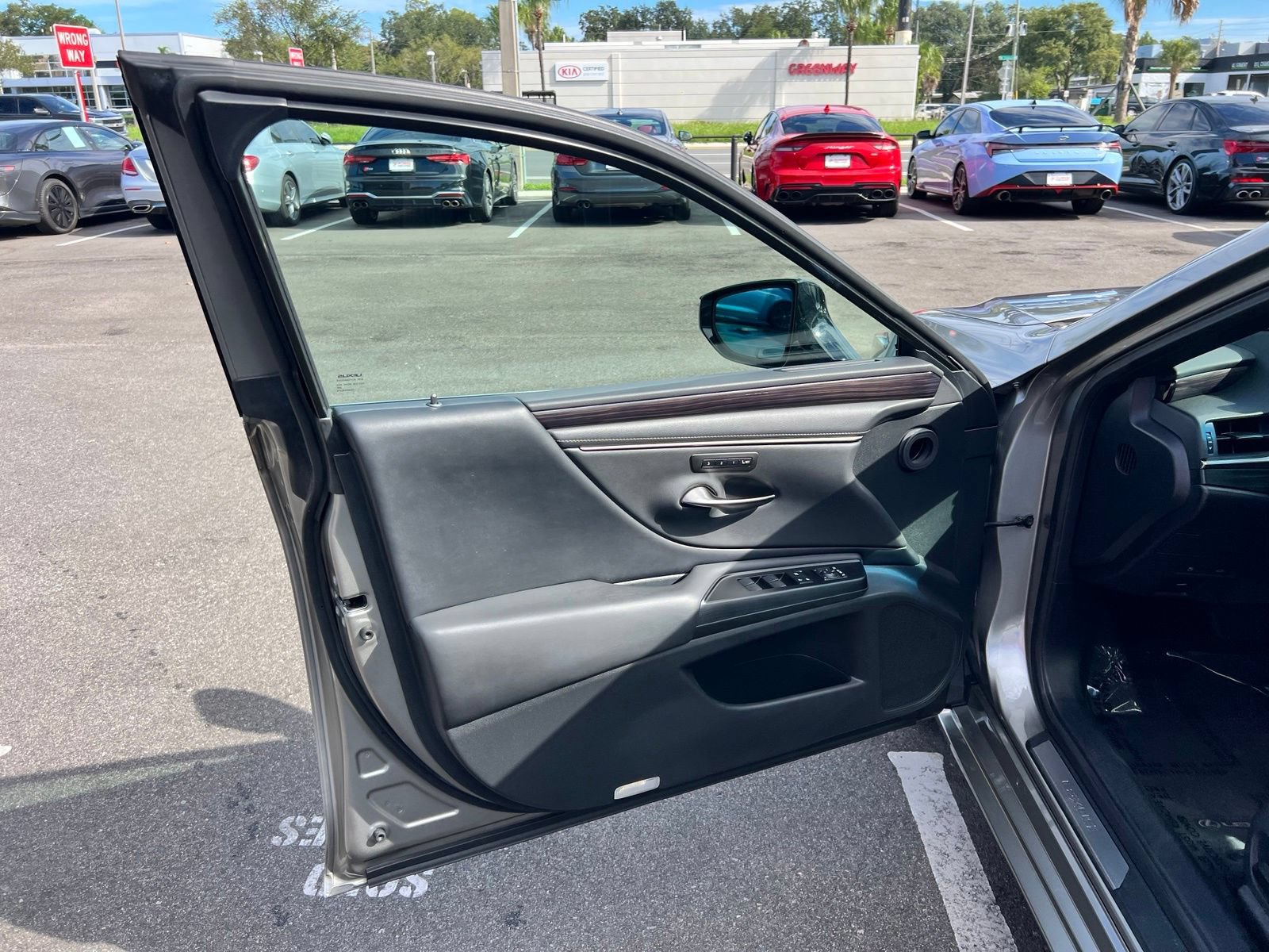Used 2020 Lexus ES 300h w/ Premium Package FWD image 26