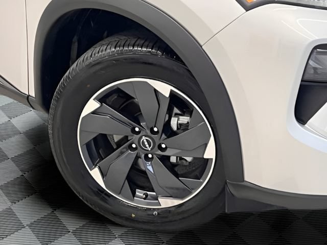 Used 2025 Nissan Rogue SV AWD/4WD image 27