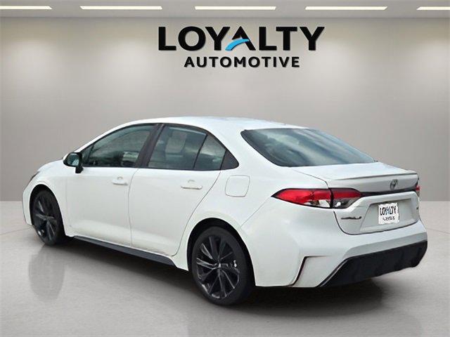 Used 2024 Toyota Corolla SE image 3