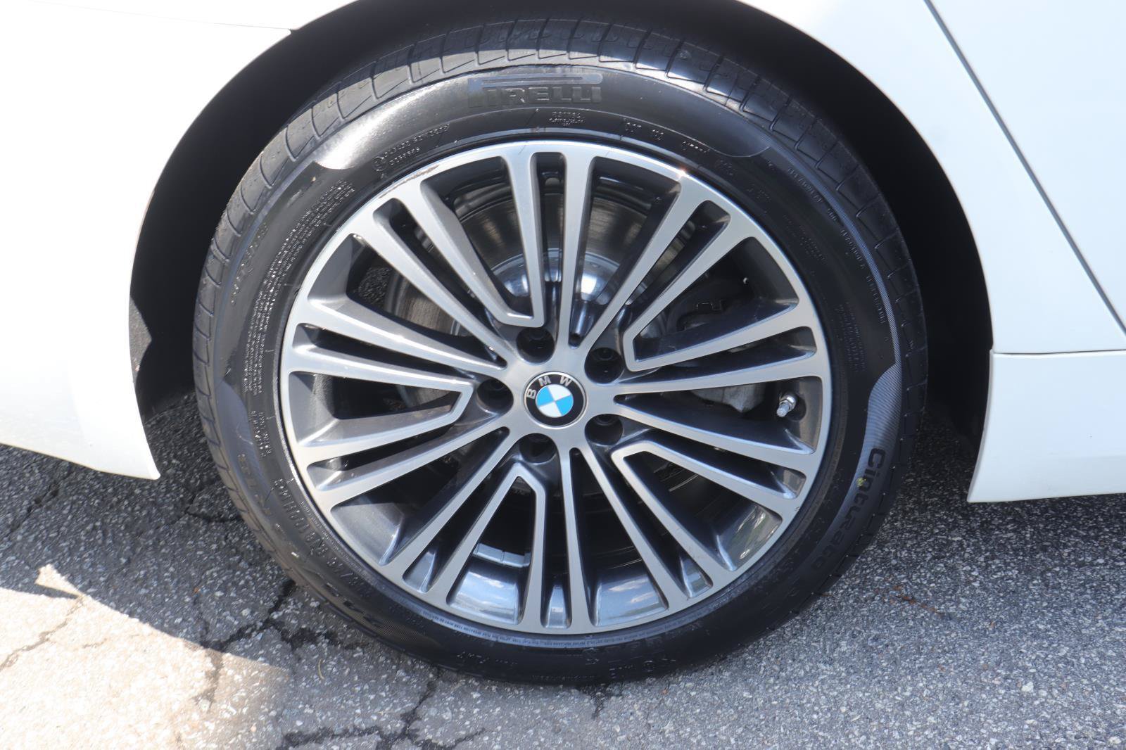 Used 2020 BMW 530i w/ Premium Package RWD image 41