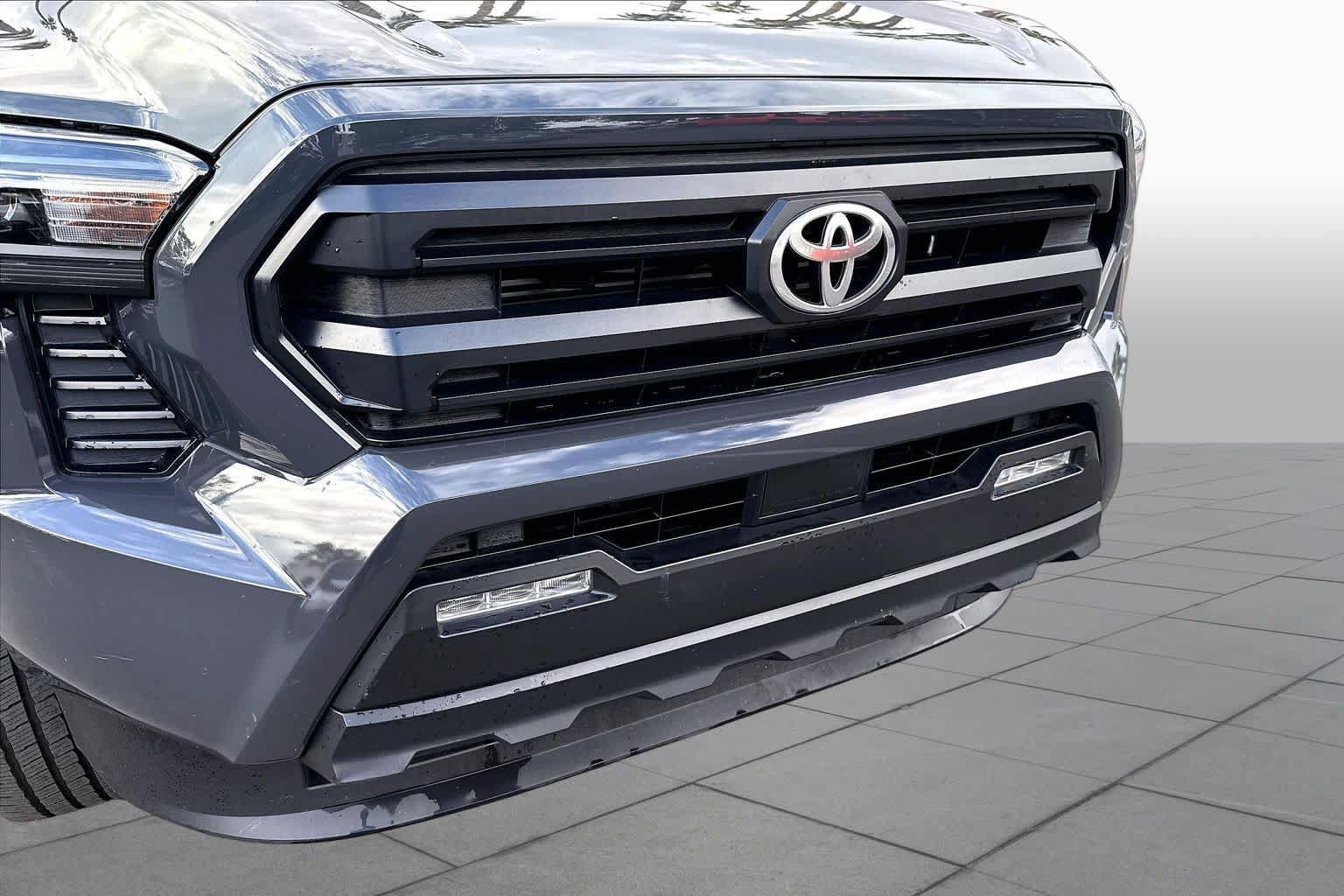 Used 2025 Toyota Tacoma SR5 AWD/4WD image 29