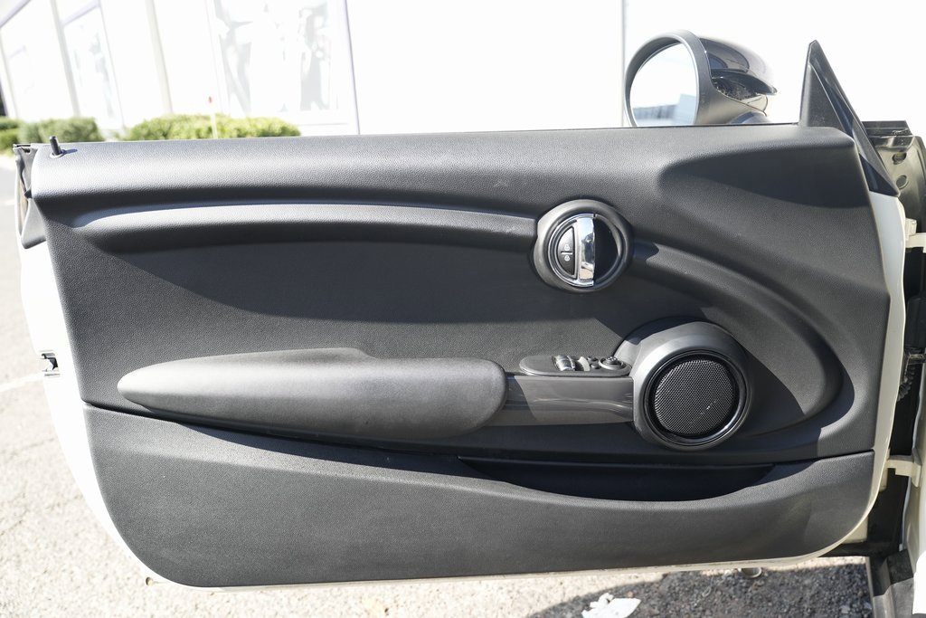 Used 2014 MINI Cooper 2-Door Hardtop image 23