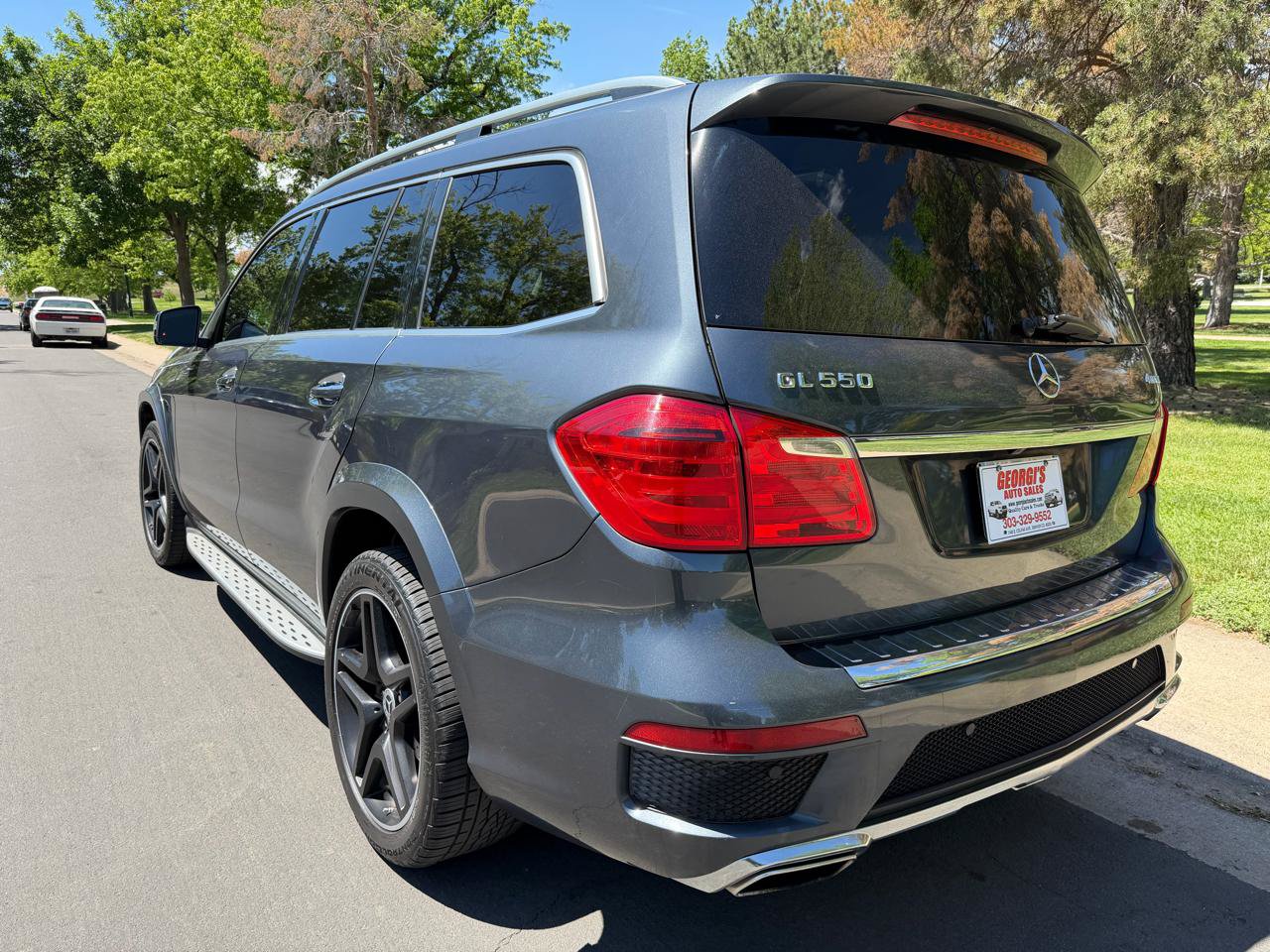 Used 2013 Mercedes-Benz GL 550 4MATIC image 3