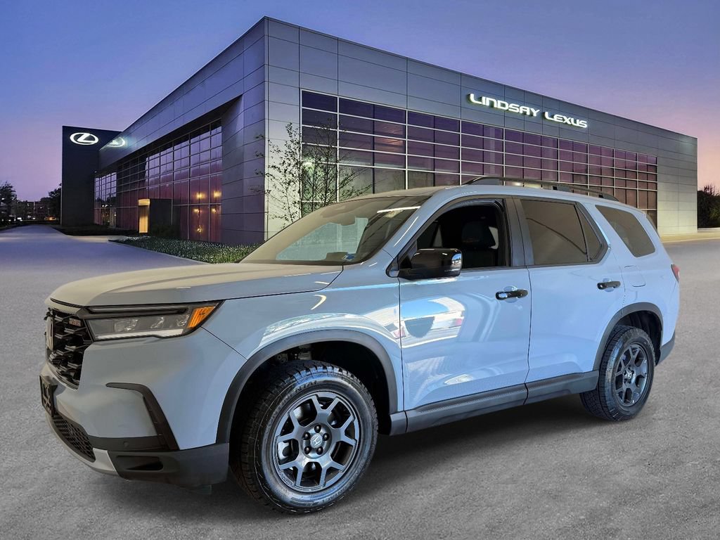 Used 2024 Honda Pilot TrailSport image 1