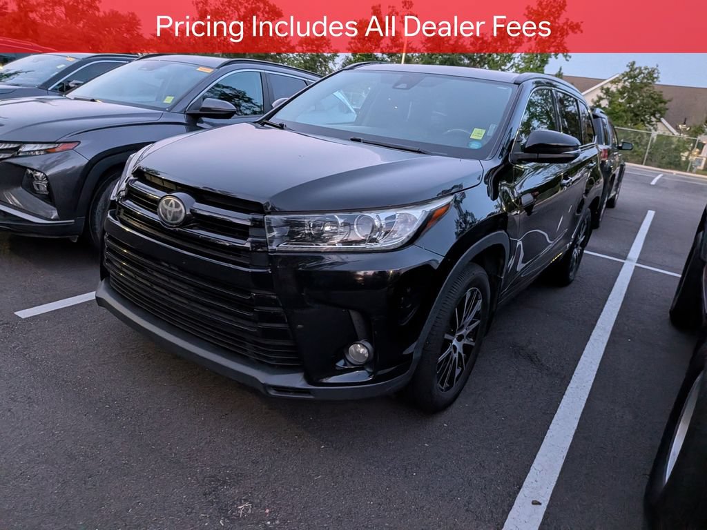 Used 2017 Toyota Highlander SE FWD image 4