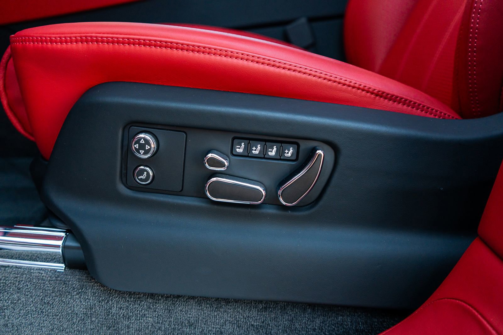 Used 2024 Bentley Bentayga Extended Wheelbase image 25