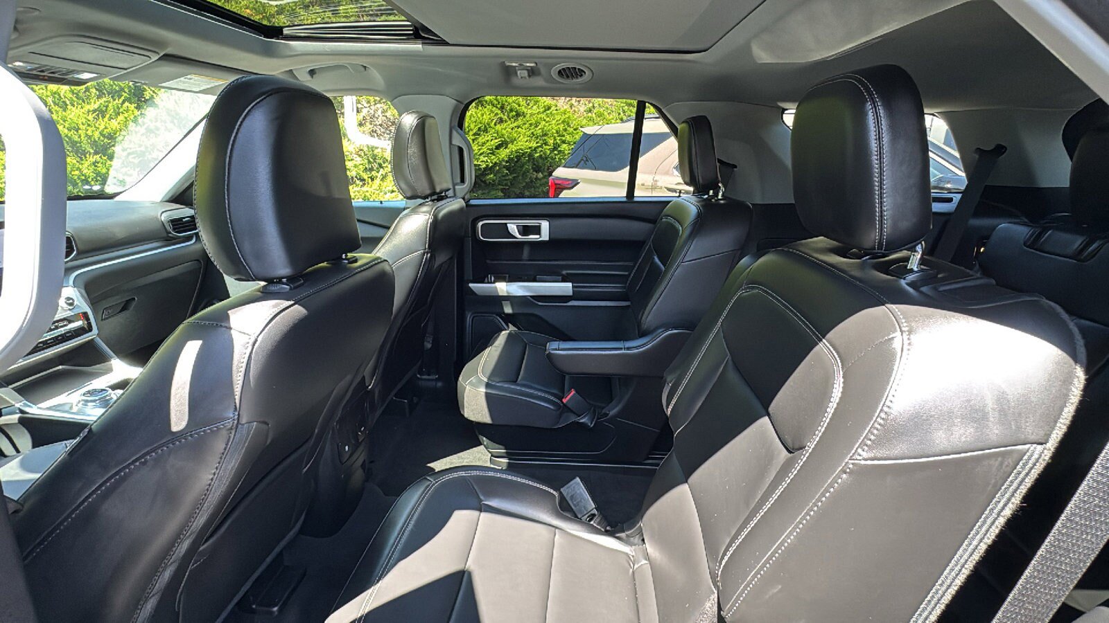 Certified 2022 Ford Explorer XLT w/ Equipment Group 202A AWD/4WD image 29