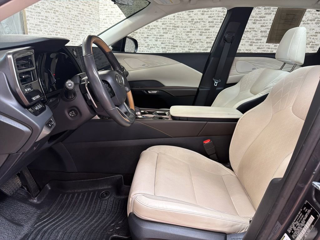 Used 2024 Lexus RX 350 FWD w/ Convenience Package image 26