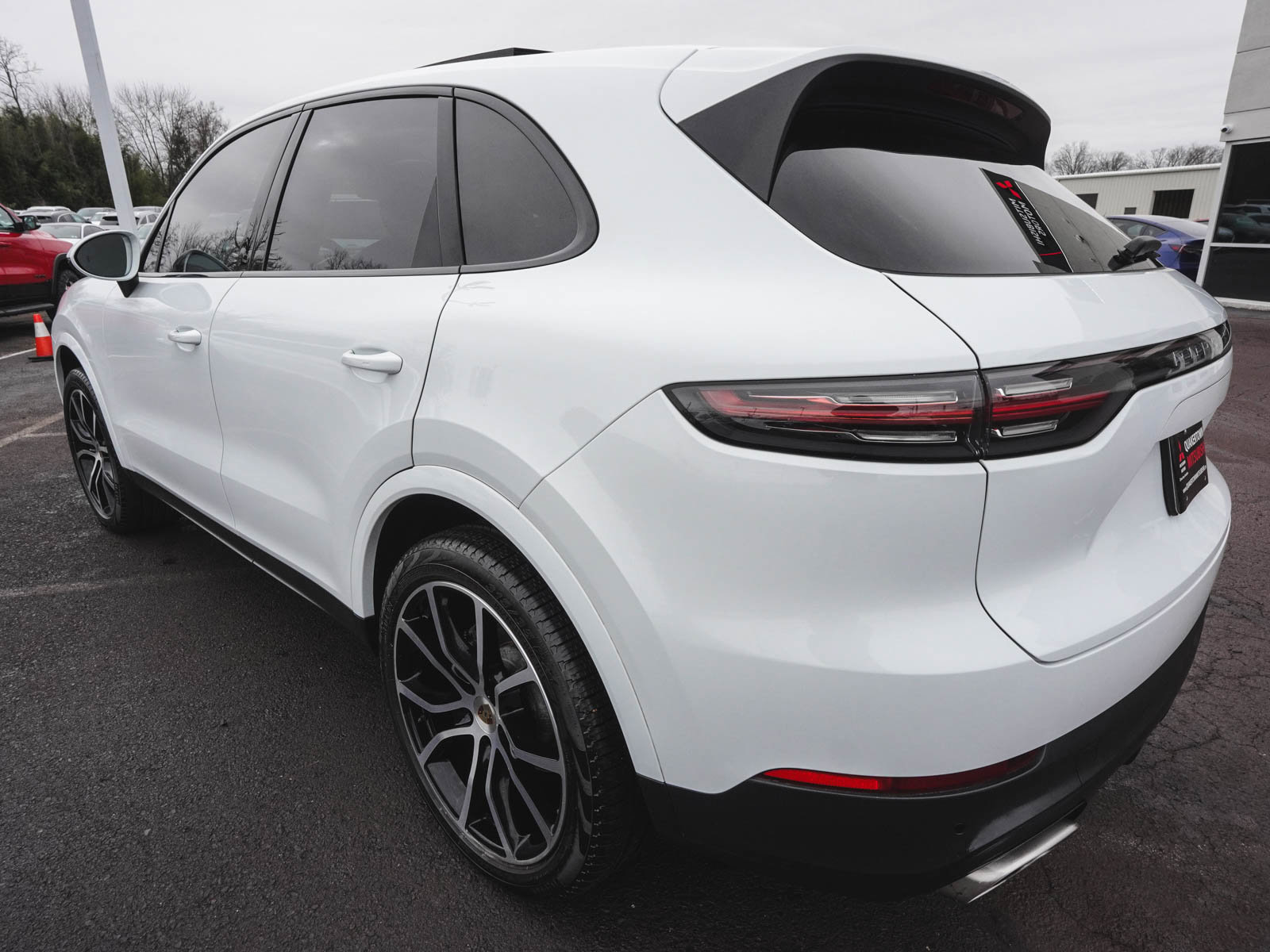 Used 2023 Porsche Cayenne w/ Premium Package image 7