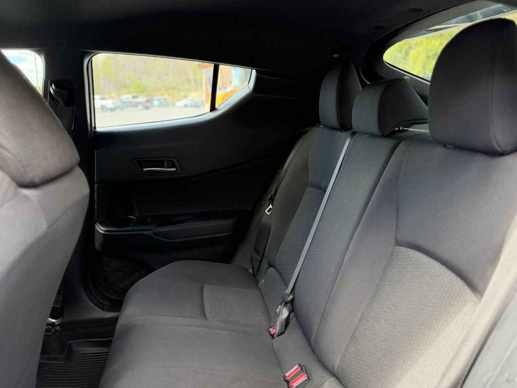 Used 2018 Toyota C-HR XLE FWD image 5