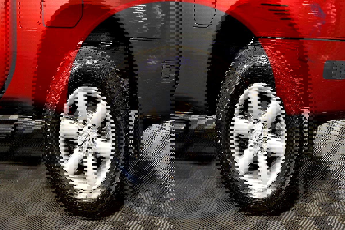 Used 2015 Nissan Titan SV image 56