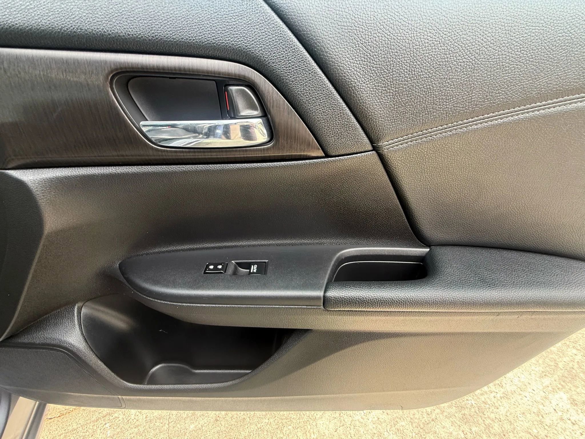 Used 2015 Honda Accord EX-L image 23