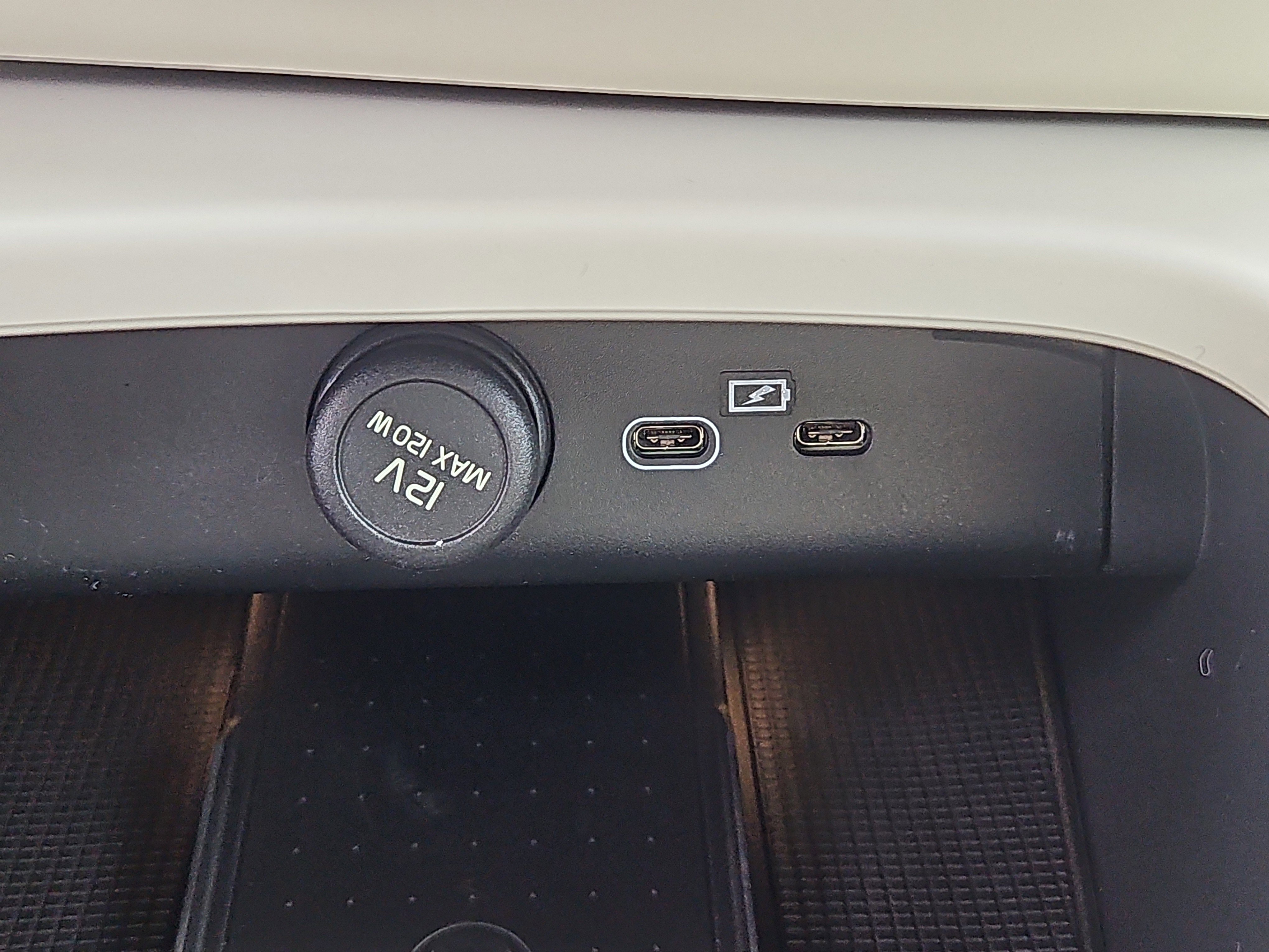 New 2026 Volvo XC40 B5 Plus w/ Protection Package Premier image 9