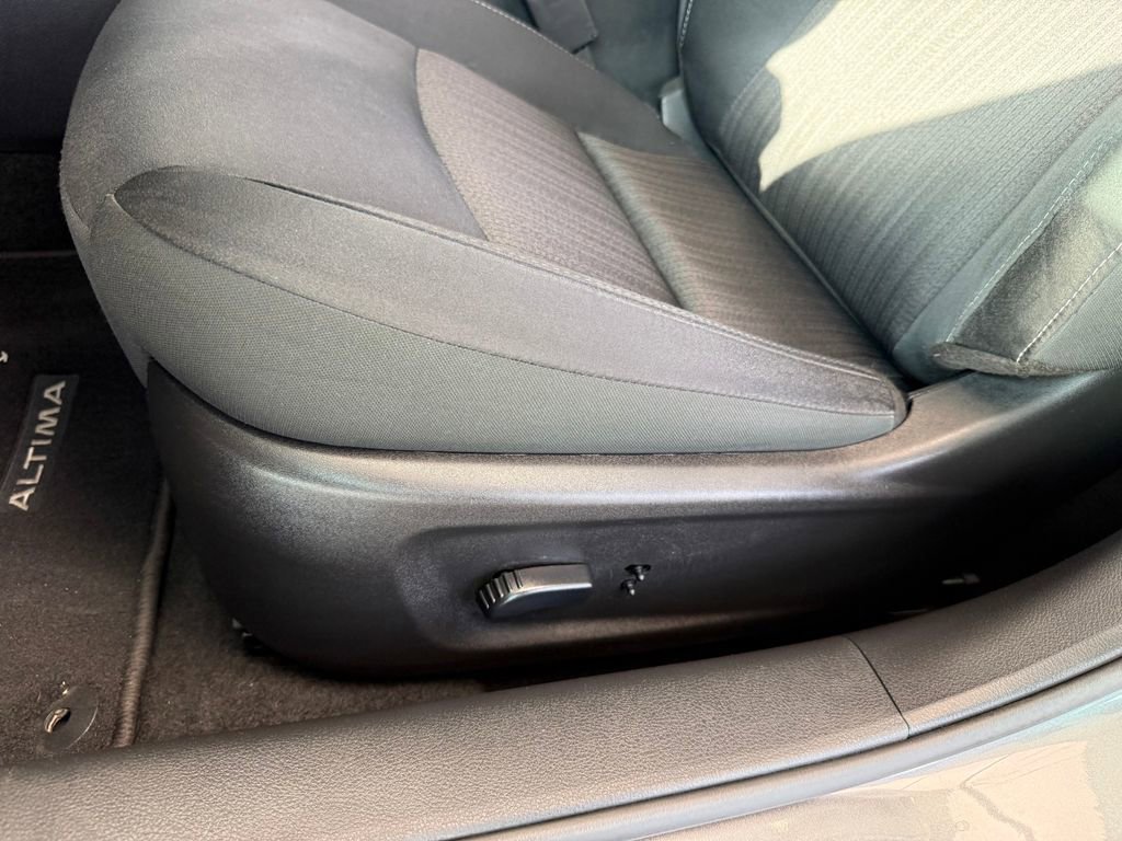 Used 2025 Nissan Altima 2.5 SV image 23