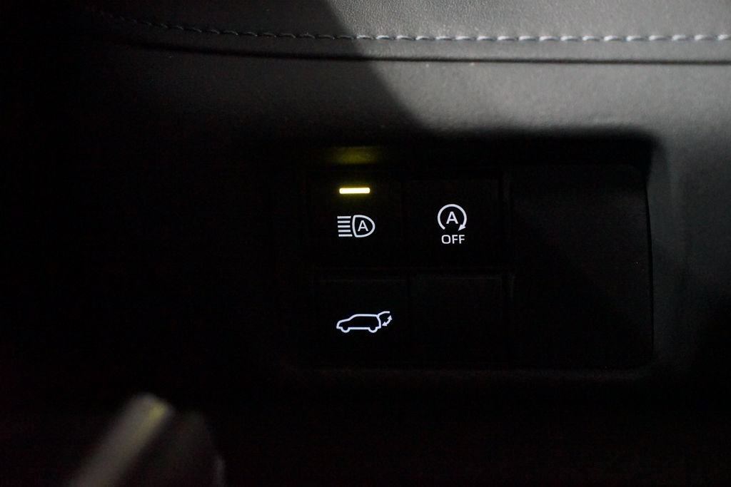 Certified 2024 Toyota Highlander LE FWD image 24