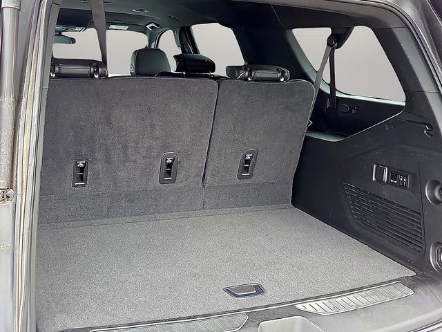 Used 2022 Chevrolet Suburban Premier RWD image 10