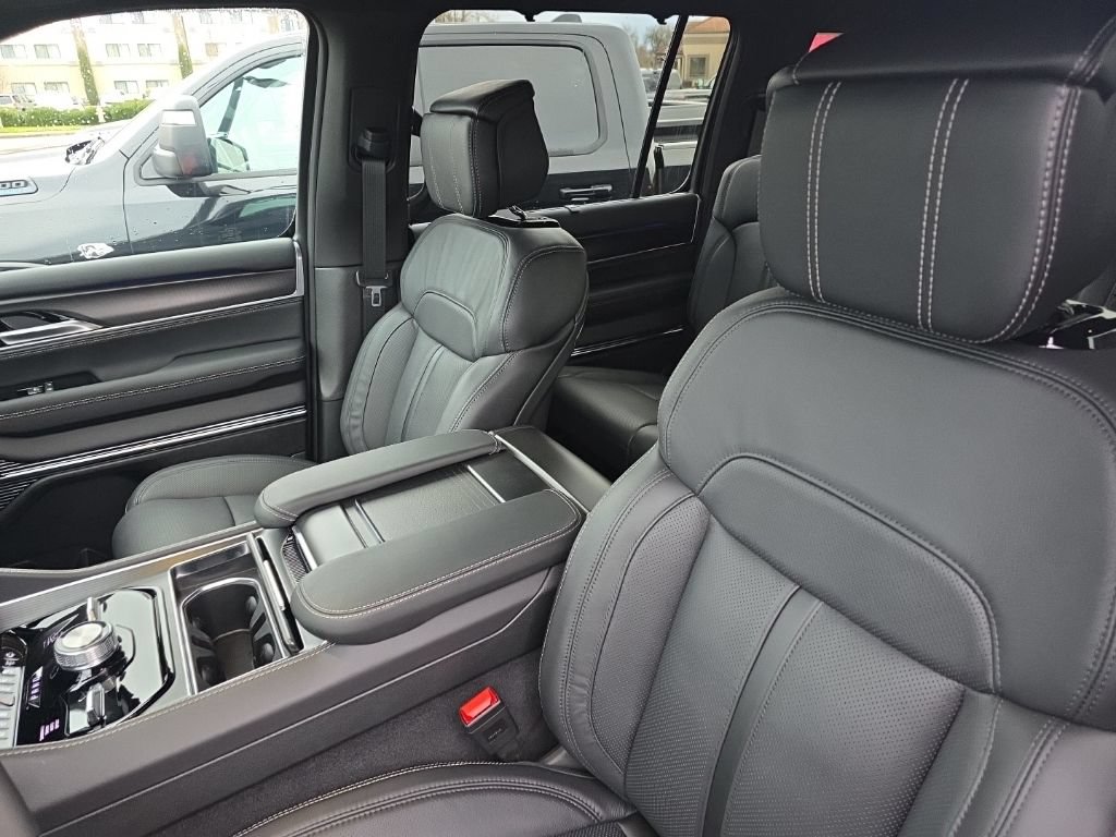 New 2026 Jeep Grand Wagoneer Summit w/ Premium Group III AWD/4WD image 14