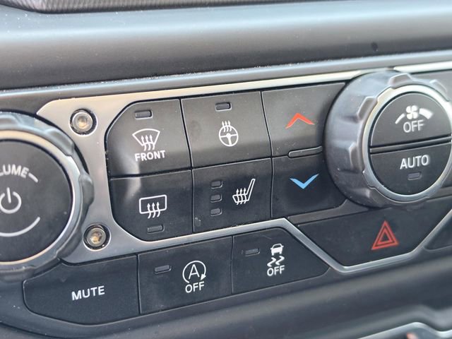 Used 2020 Jeep Wrangler Unlimited Sahara AWD/4WD image 33