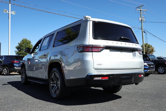 Used 2024 Jeep Wagoneer L Series II RWD image 8