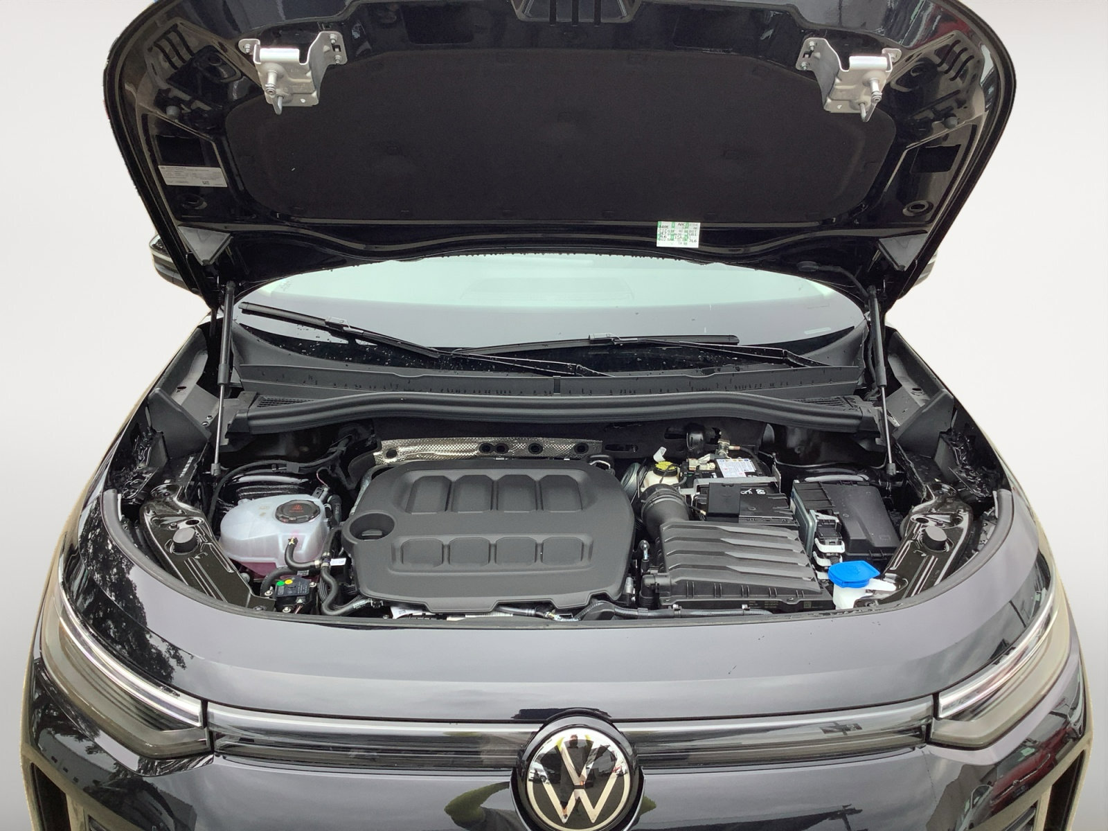 New 2026 Volkswagen Tiguan SE FWD image 11
