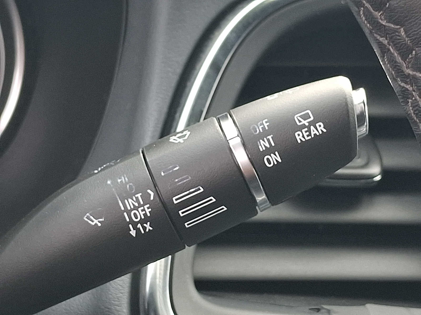 Certified 2023 Buick Enclave Essence FWD image 25