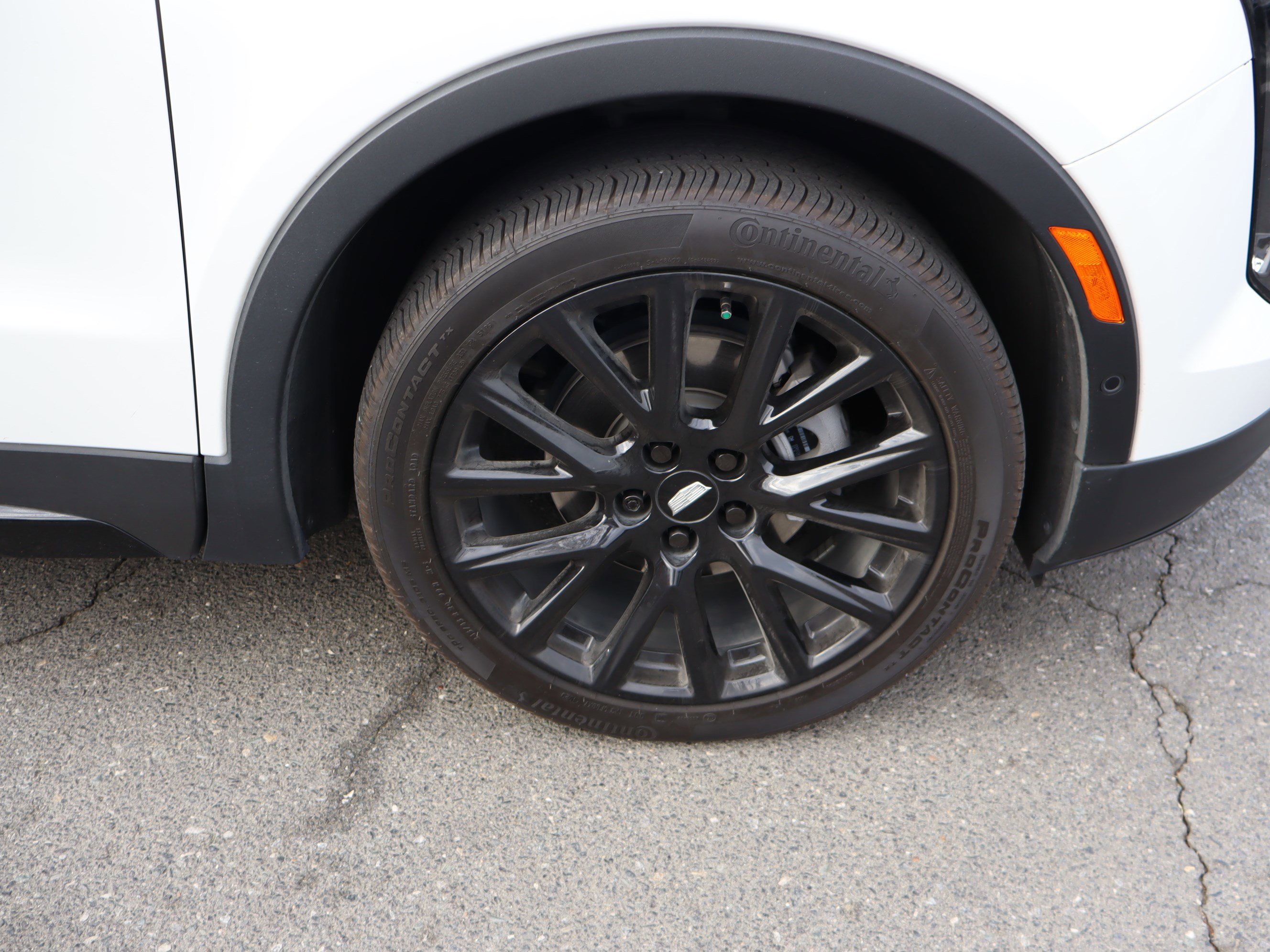 Used 2023 Cadillac XT4 Sport w/ LPO, Onyx Lite Package image 38