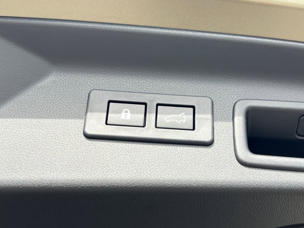 Used 2025 Subaru Forester Limited w/ Popular Package image 17