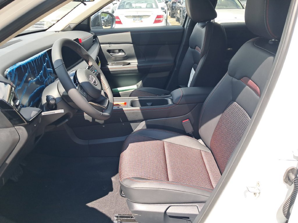 New 2026 Nissan Kicks SR AWD/4WD image 10