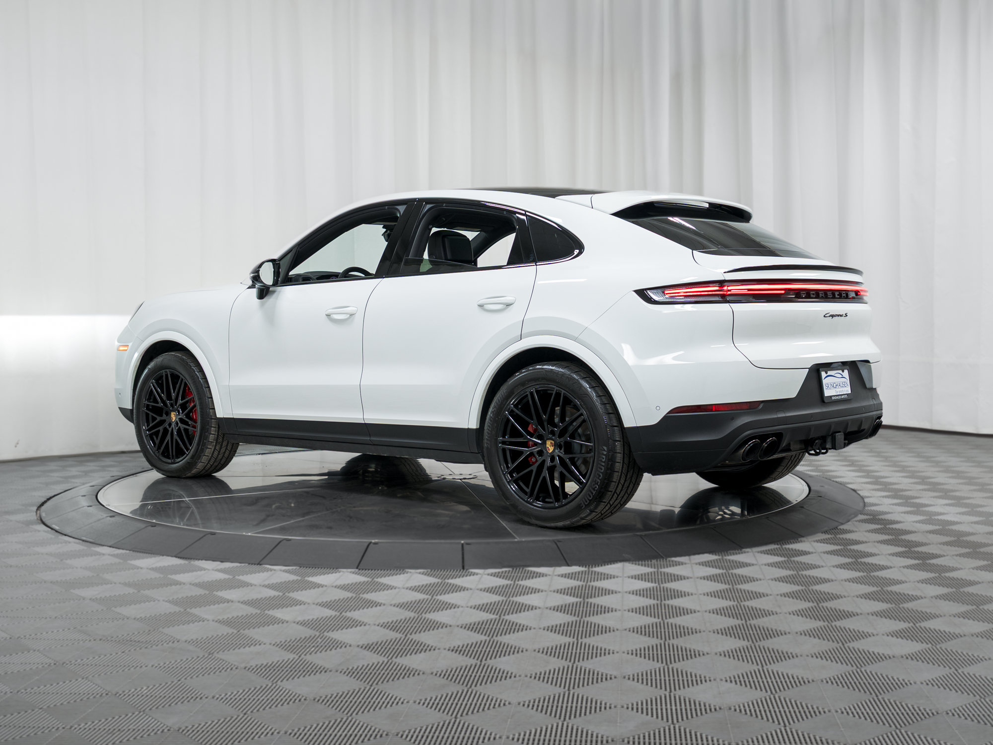 Used 2025 Porsche Cayenne S AWD/4WD image 32