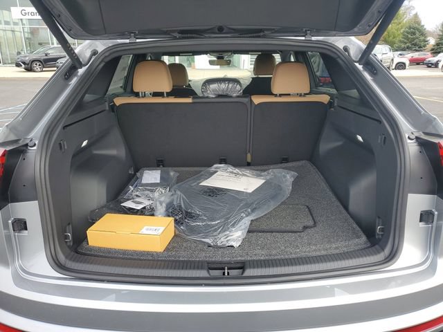 New 2026 Volkswagen Atlas Cross Sport SEL R-Line AWD/4WD image 9