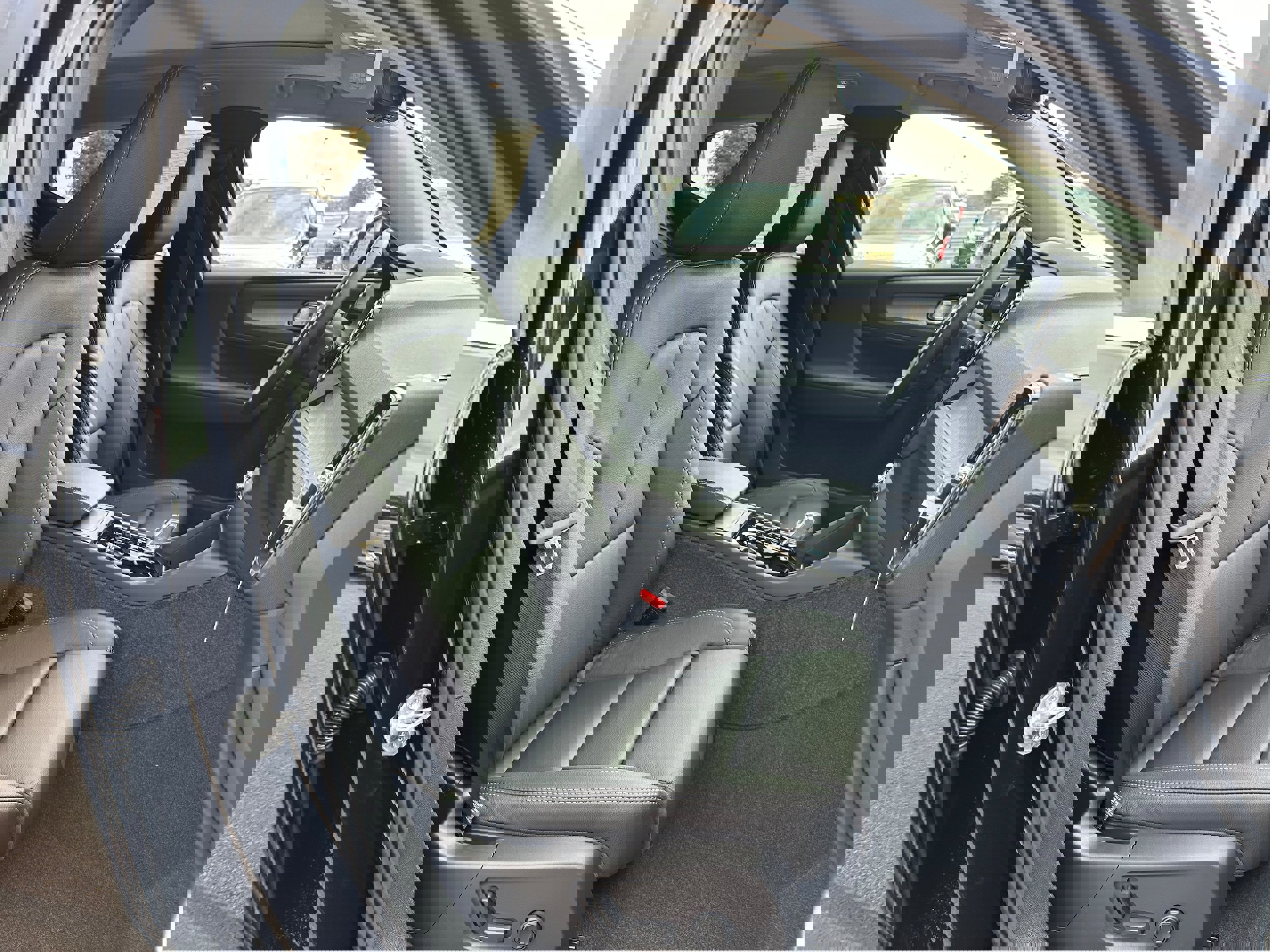 New 2025 Volvo XC40 B5 Plus image 8