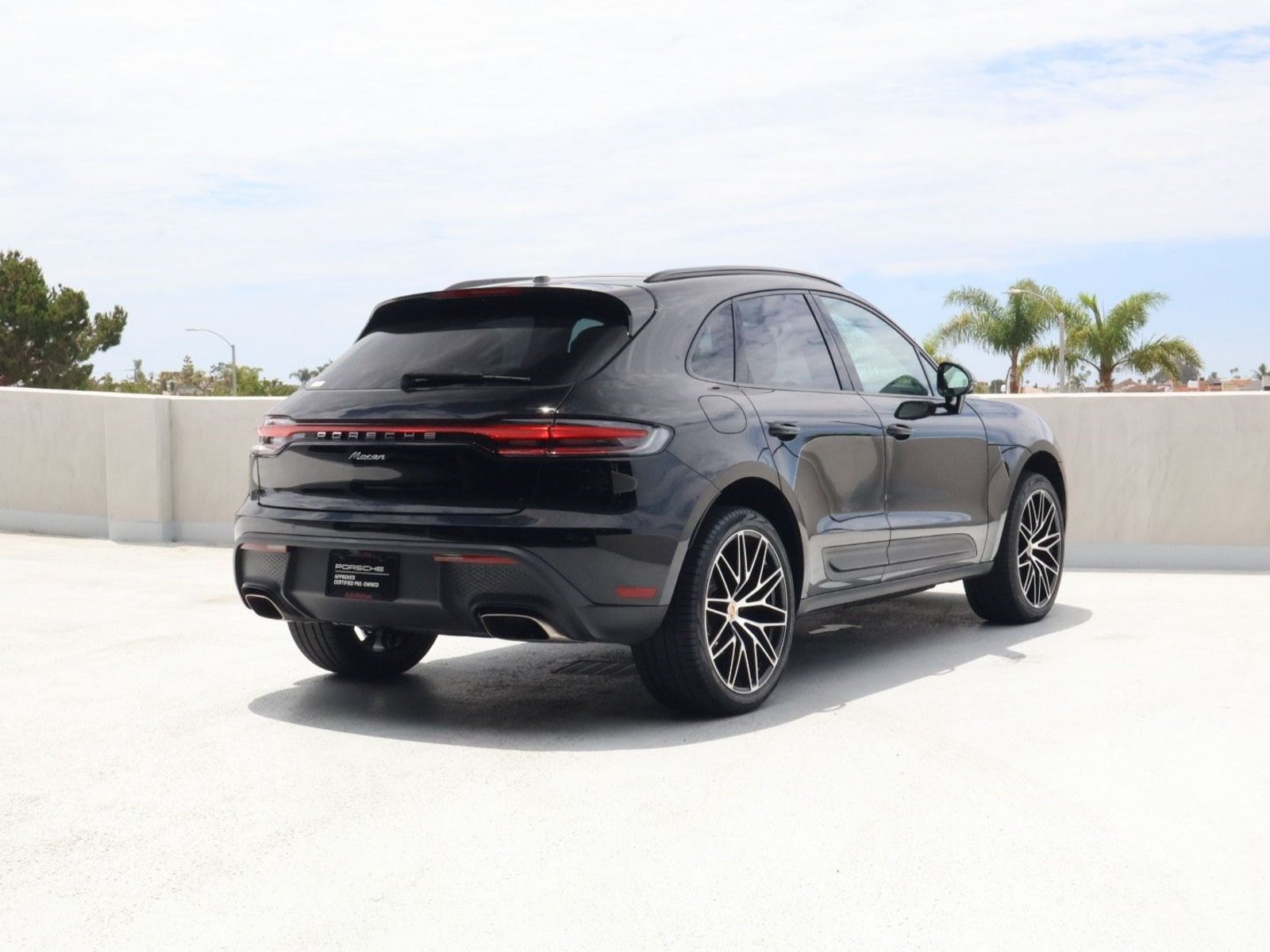 Certified 2026 Porsche Macan AWD/4WD image 9
