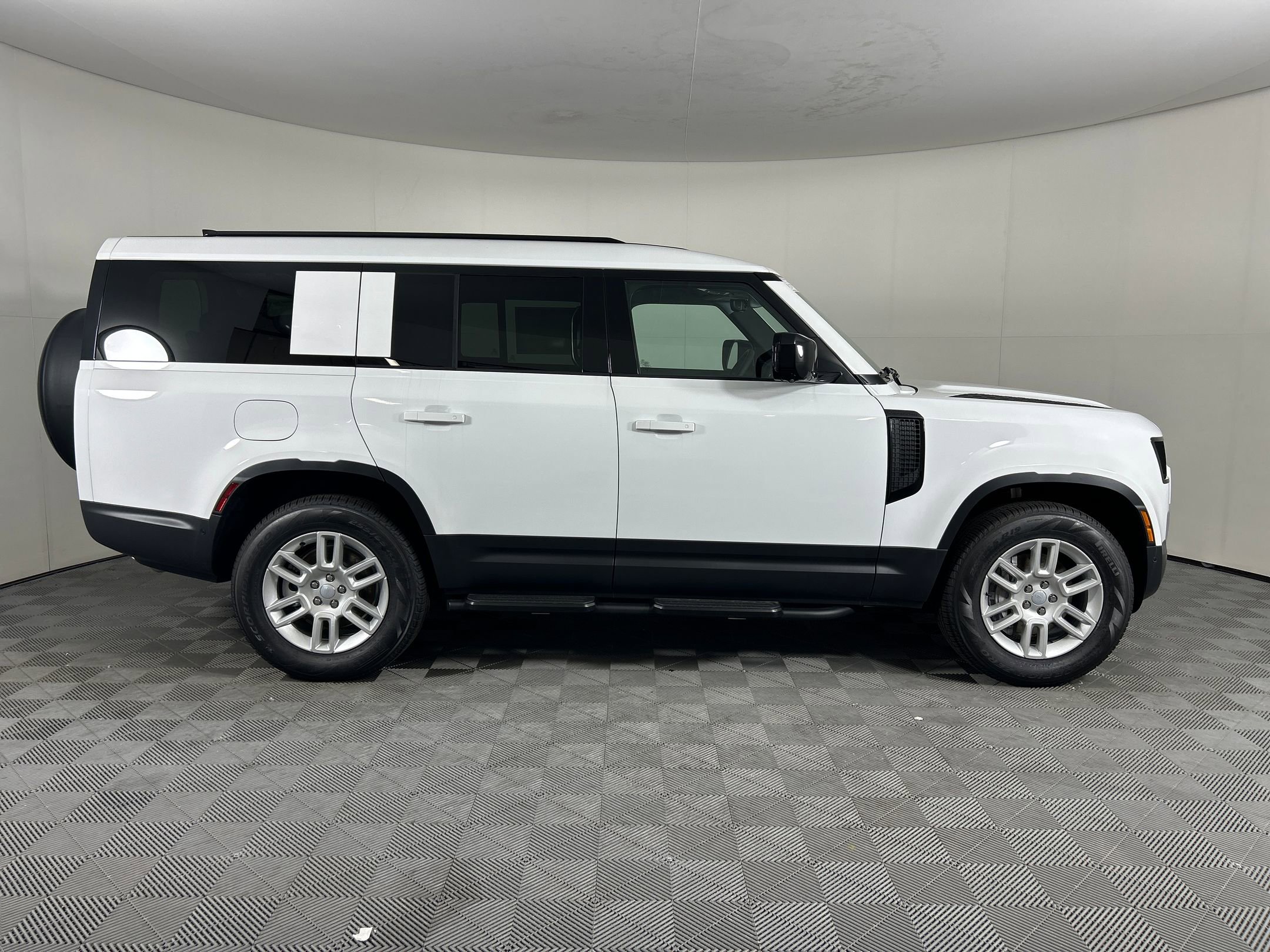 New 2025 Land Rover Defender 130 S image 7