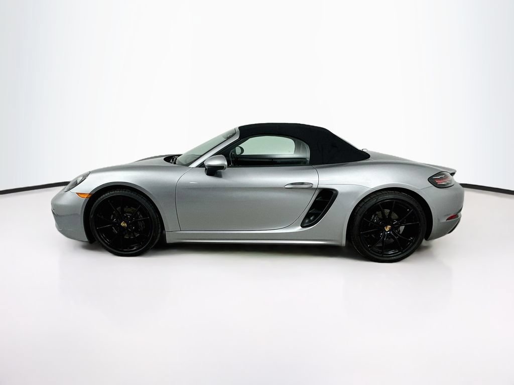 Used 2017 Porsche 718 Boxster RWD image 9