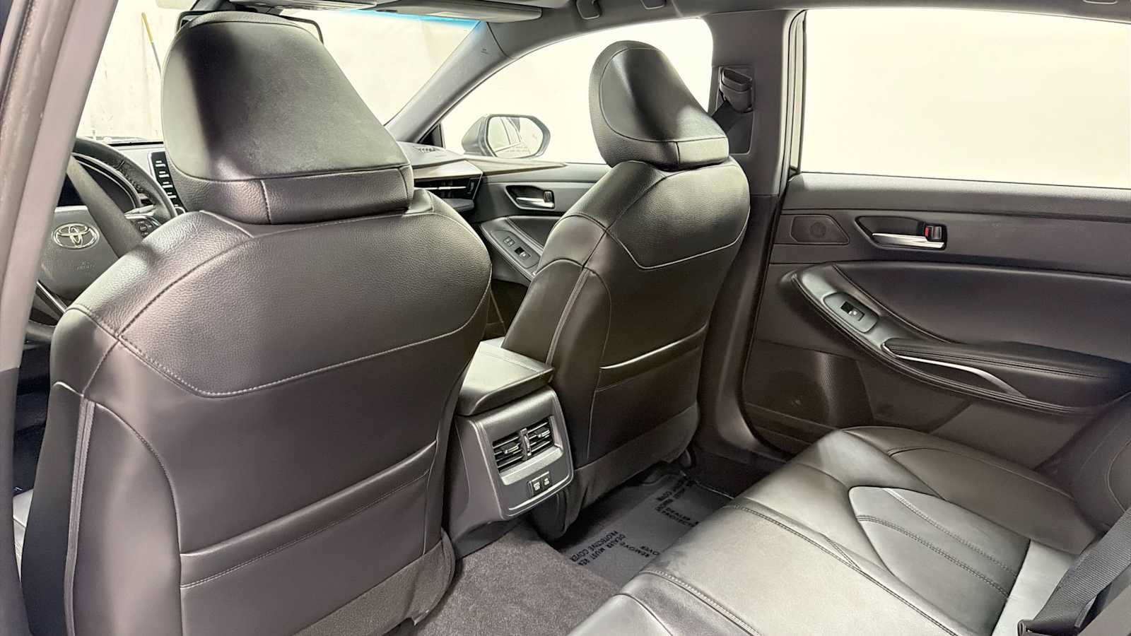 Certified 2022 Toyota Avalon XLE w/ Moonroof Package FWD image 25