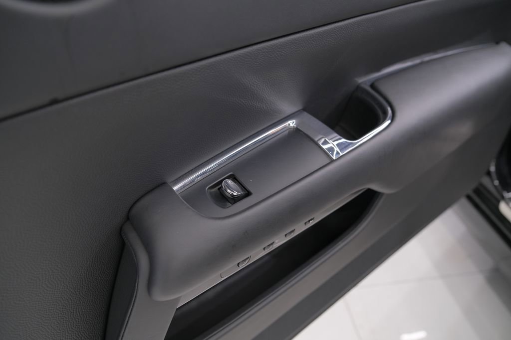 Used 2016 Rolls-Royce Dawn image 34