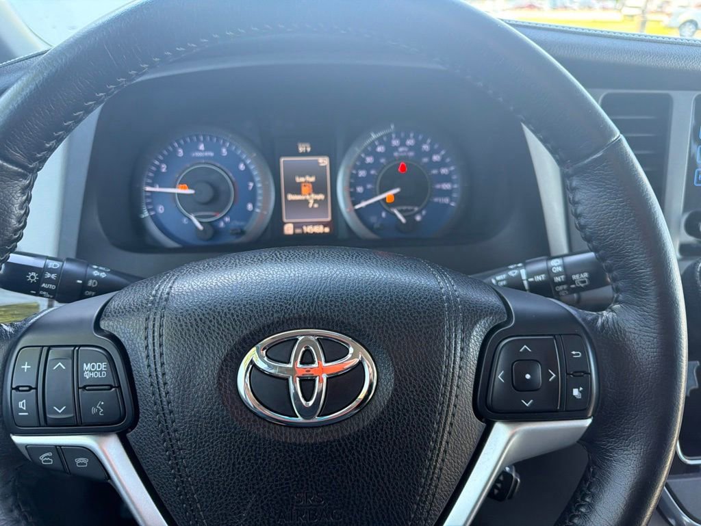 Used 2015 Toyota Sienna XLE Premium FWD image 16