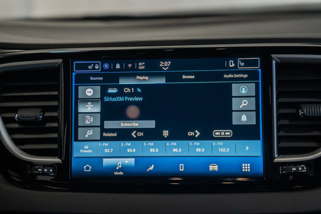 Used 2025 Chrysler Pacifica Select image 27