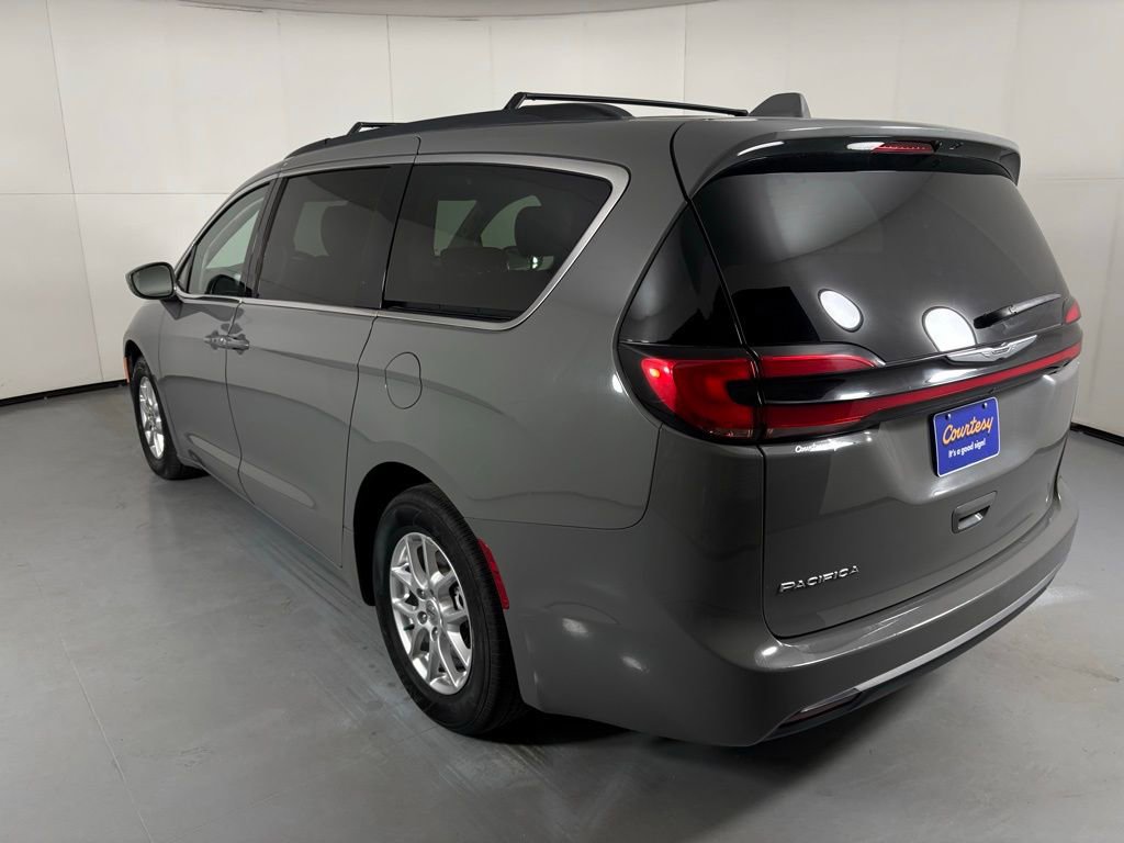 Used 2022 Chrysler Pacifica Touring-L image 6