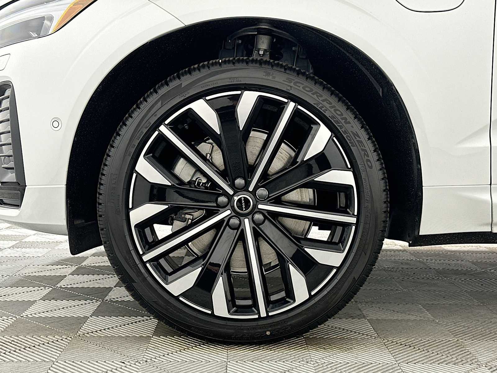 New 2026 Volvo XC60 T8 Ultra w/ Protection Package Premier AWD/4WD image 28