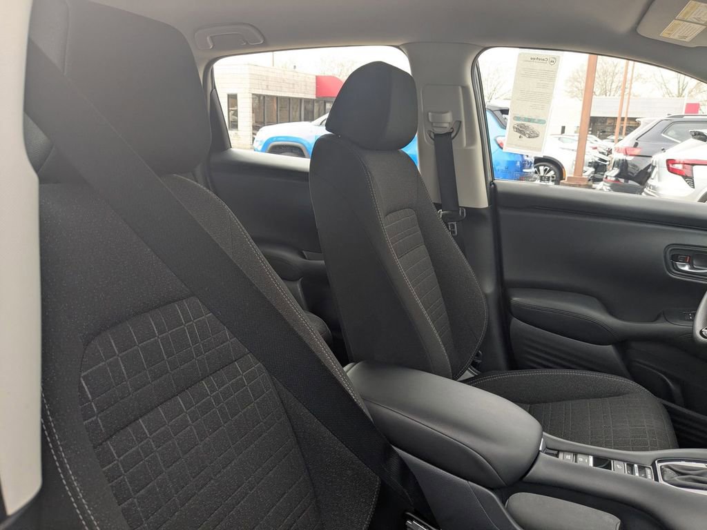 Used 2025 Honda HR-V LX image 30