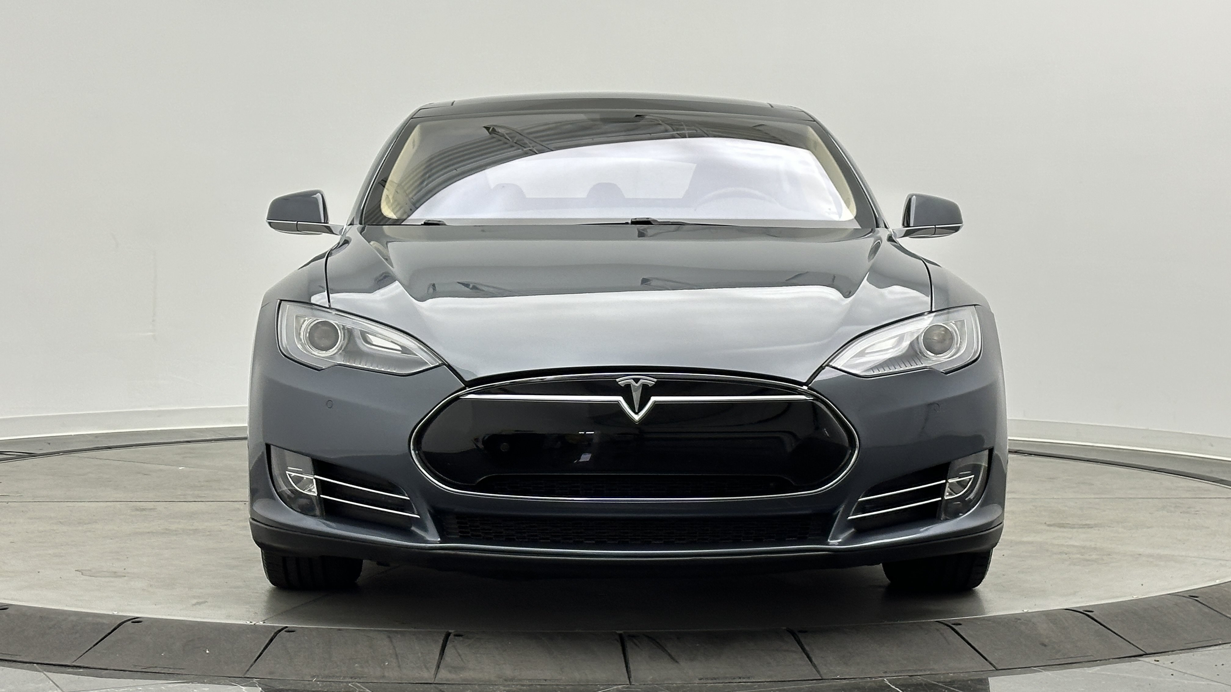 Used 2014 Tesla Model S 60 RWD image 2
