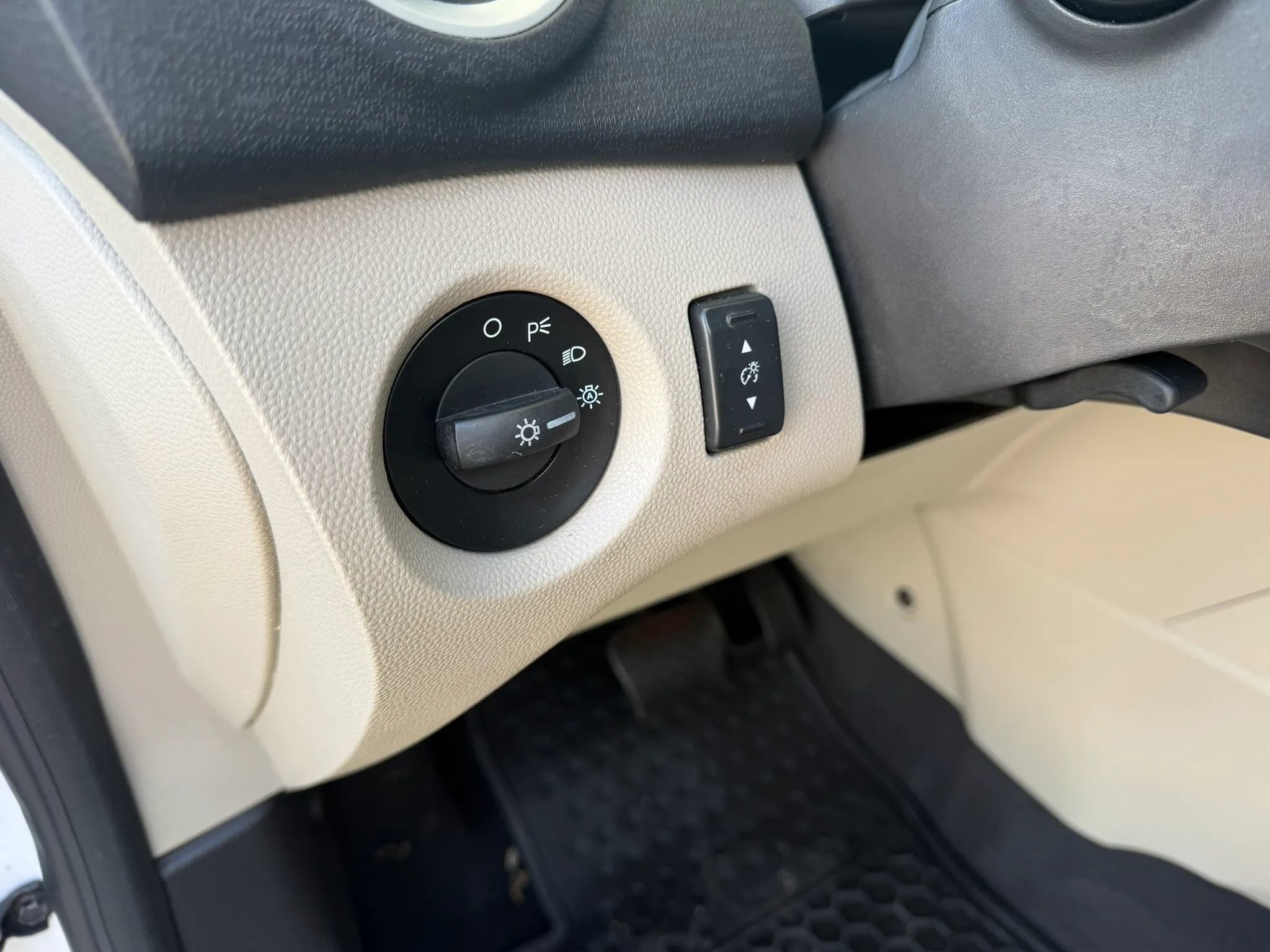 Used 2018 Ford Fiesta SE FWD image 11