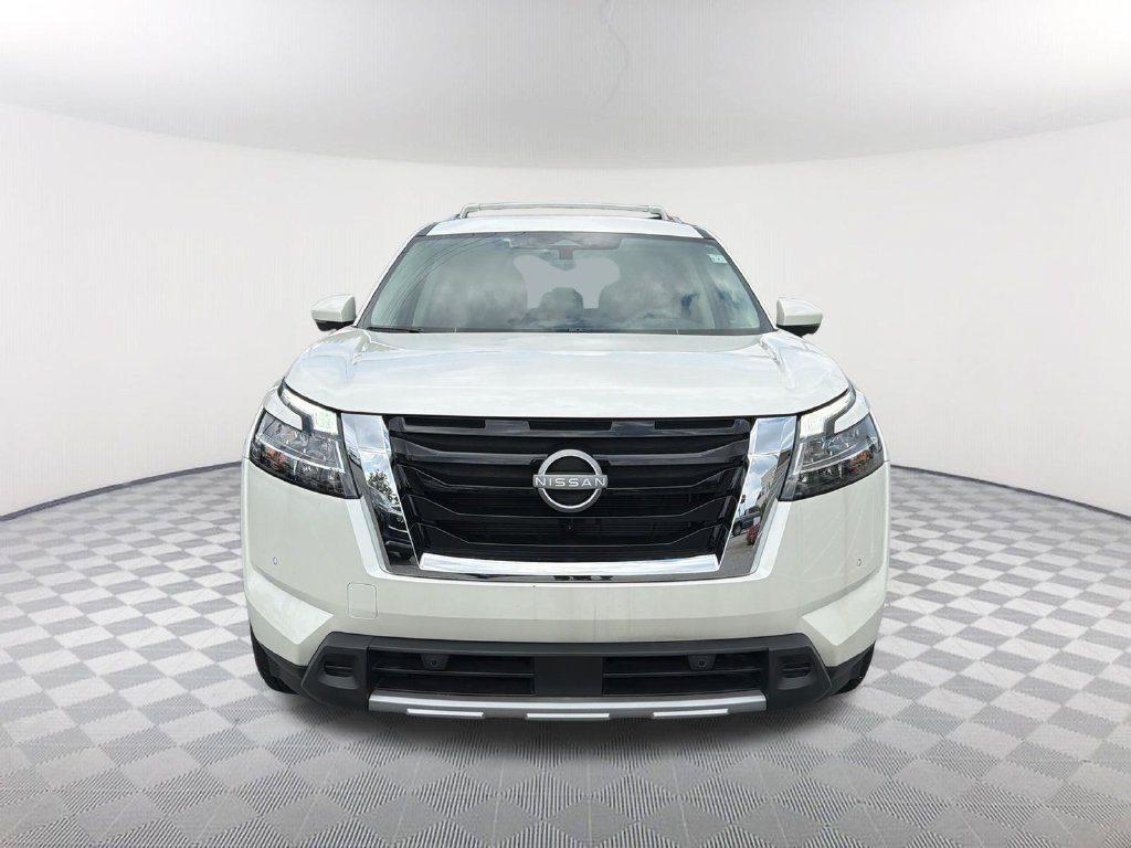 Used 2024 Nissan Pathfinder SL FWD image 2