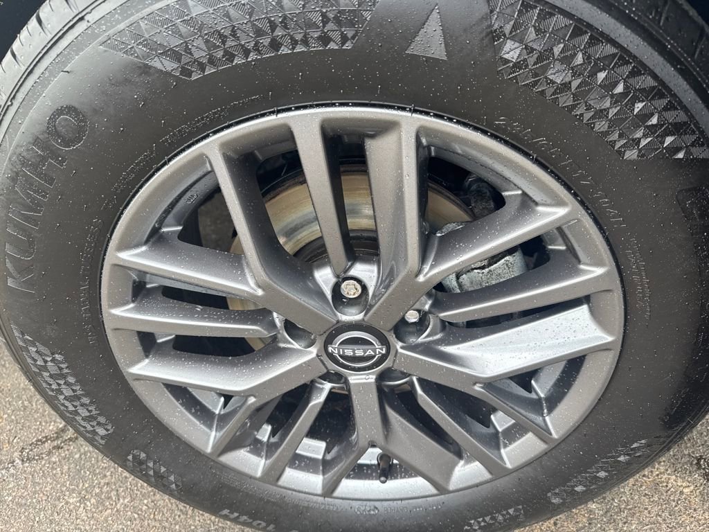 Used 2023 Nissan Rogue S image 37