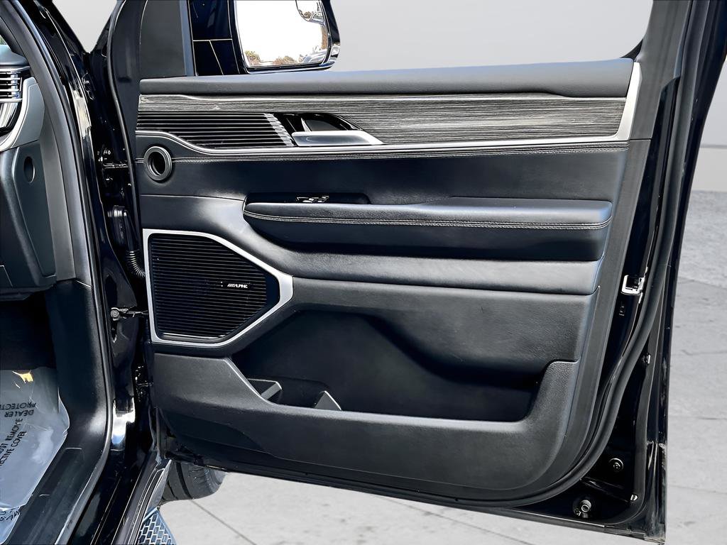 Used 2022 Jeep Wagoneer Series III w/ Flexible Seating Group image 29