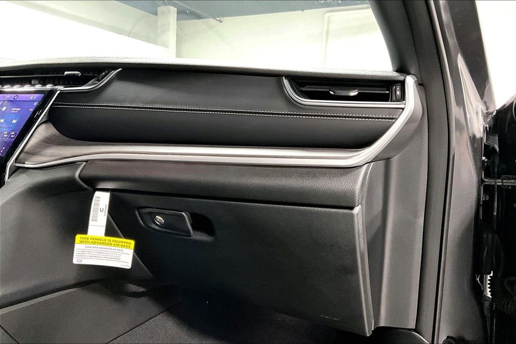 Used 2025 Jeep Grand Cherokee Limited image 19