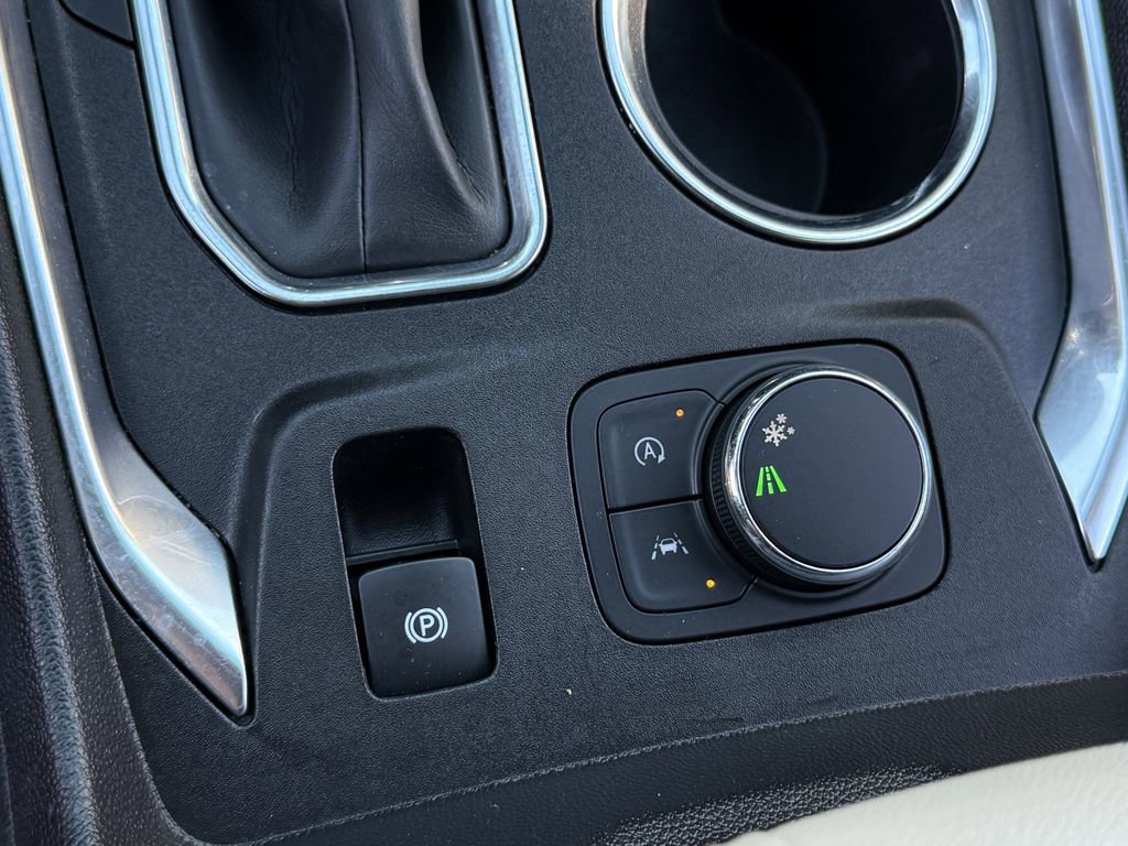 Used 2023 Chevrolet Traverse LS FWD image 19