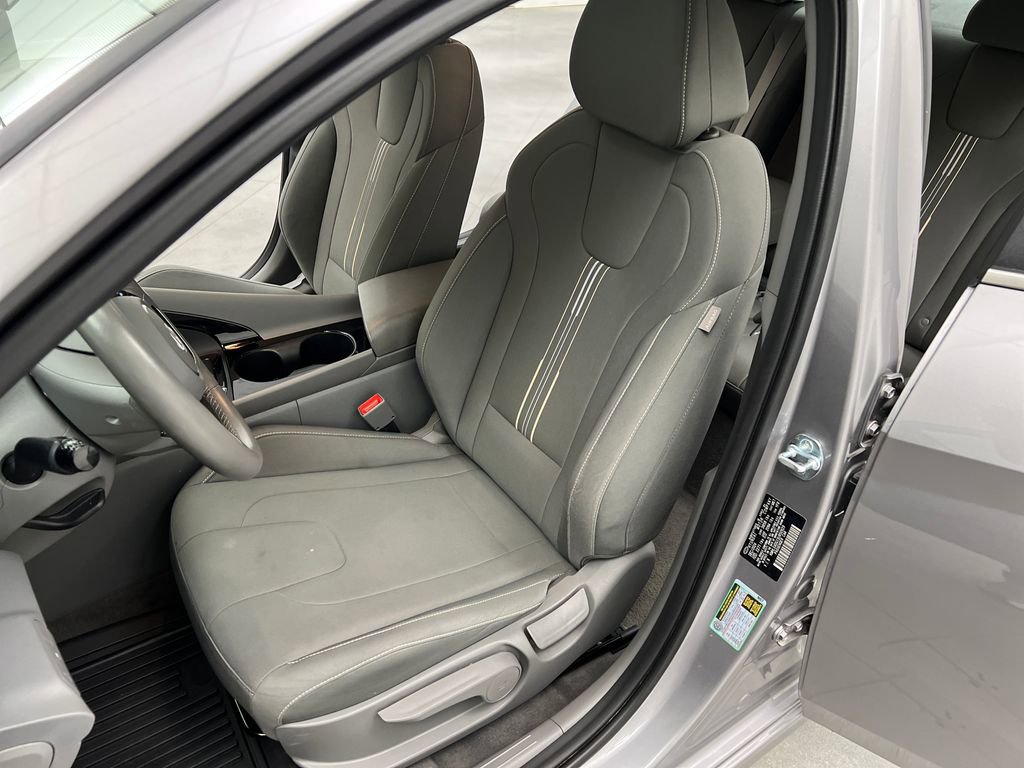 Used 2025 Hyundai Elantra SEL image 9